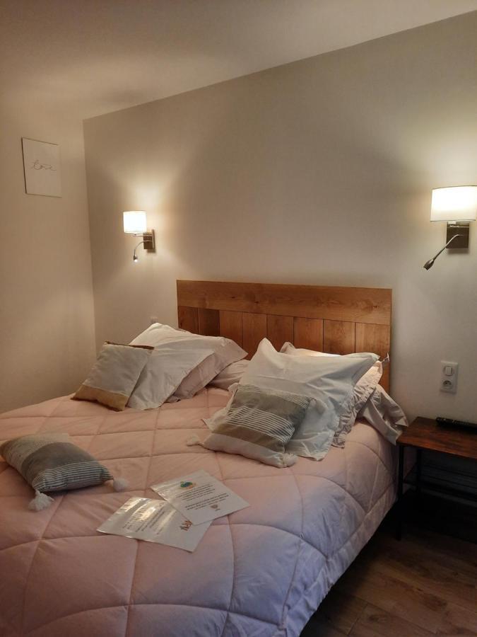 Les Chambres De Lili Saint-Loup  Exteriör bild